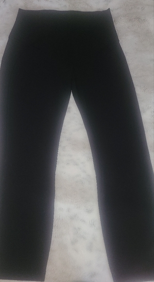 LULU LEMON CAPRI LEGGINGS !! - Picture 3 of 4